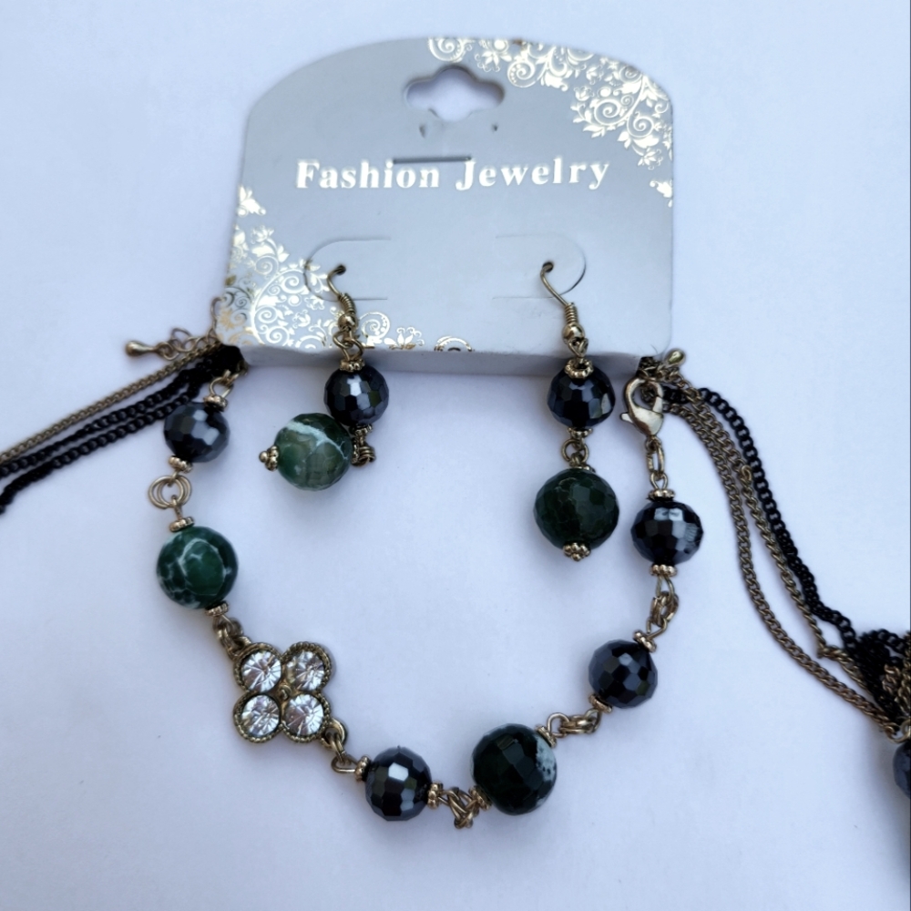NWT Necklace Green Pearls Stud Diamonds